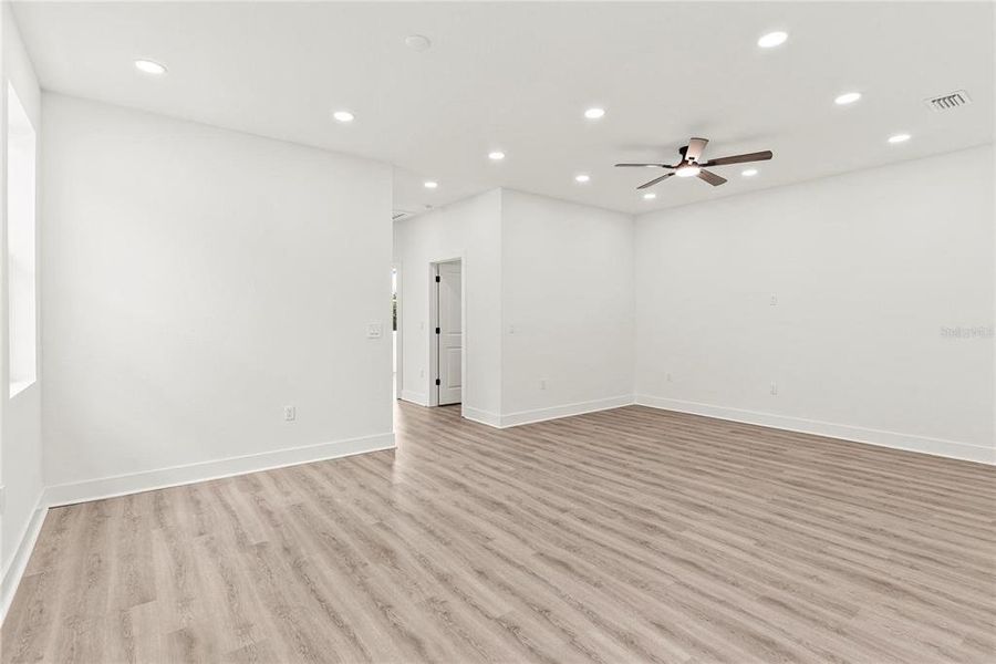 Spacious, unfurnished interior of a new home in , Tampa (Image 22).
