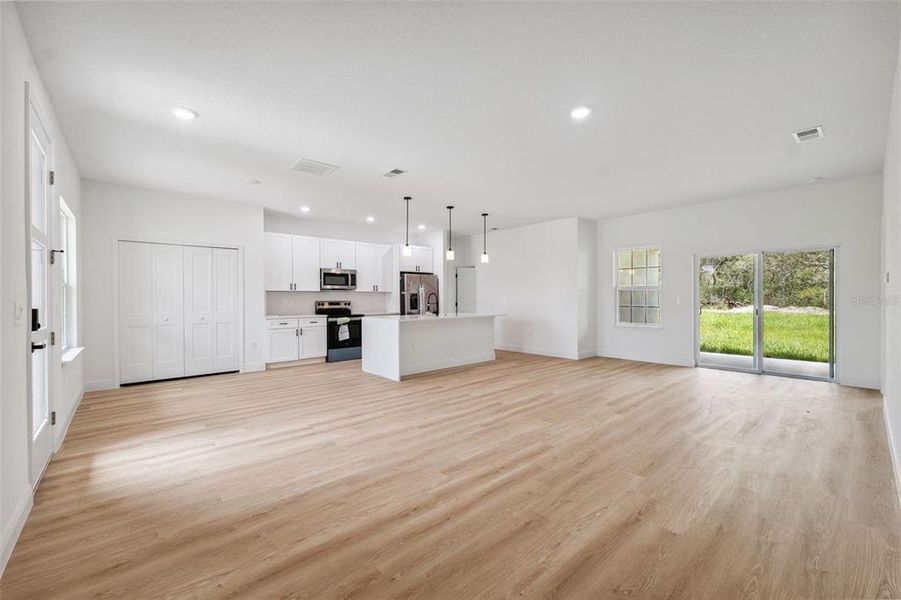 Spacious, unfurnished interior of a new home in , Ocala (Image 38).