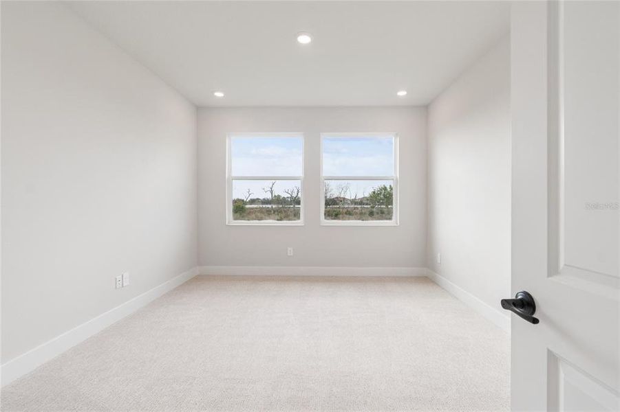 Spacious, unfurnished interior of a new home in Gracewater at Sarasota, Sarasota (Image 31).