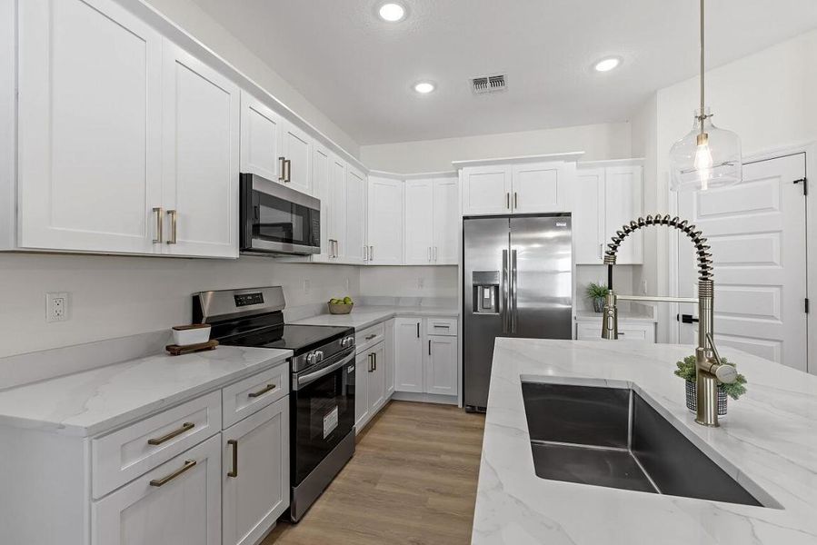 8836-97th-Ct-HigMedia-028-1280