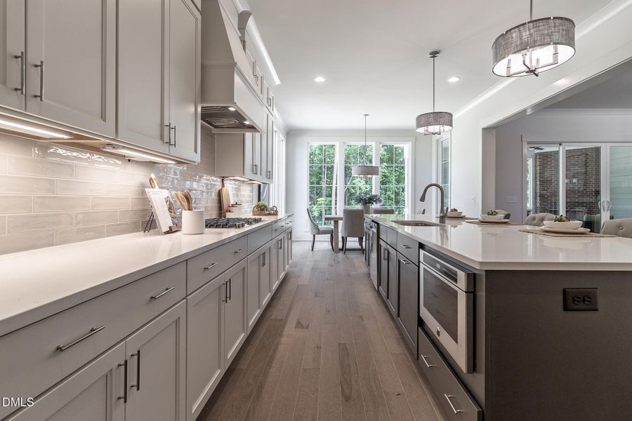300_MEADOW_WALK_DR_INTERIOR_17
