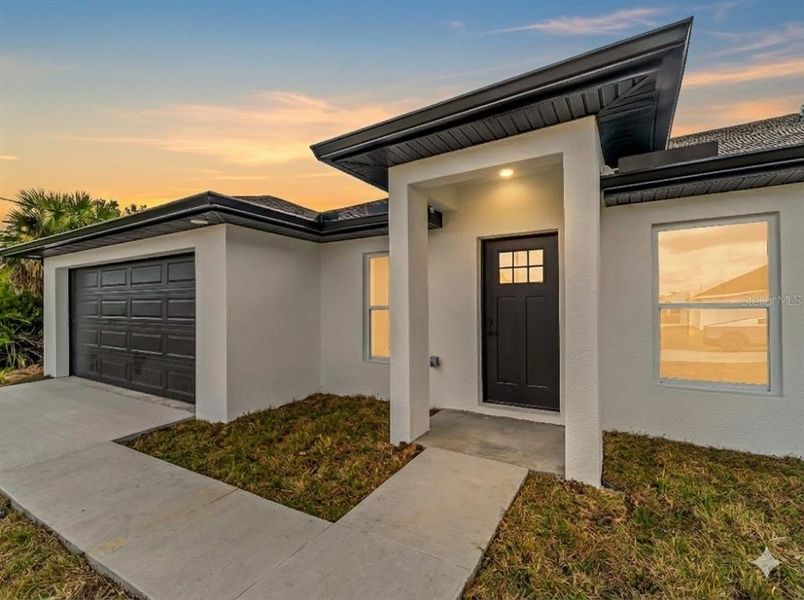 Exterior details and patio area of a home in , Port Charlotte (Image 4).