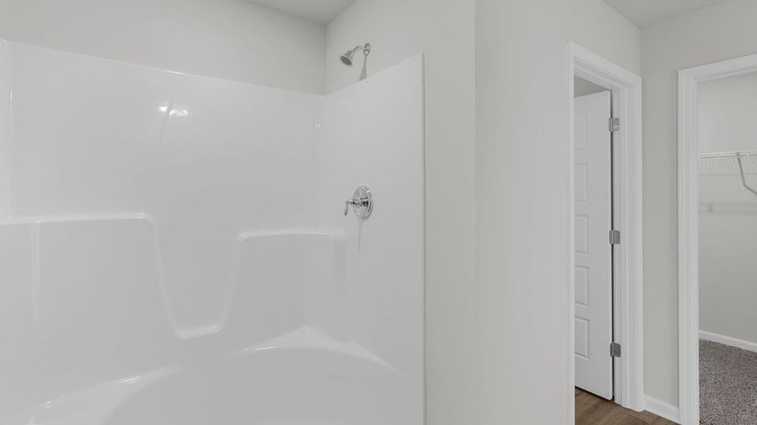 Spacious, unfurnished interior of a new home in Wesley Park, Crawfordville (Image 30).