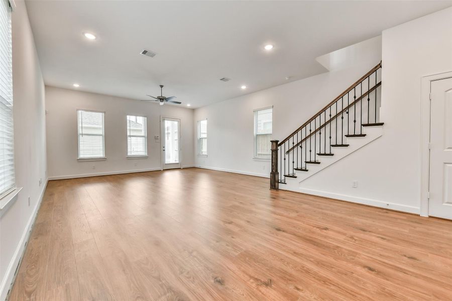 Spacious, unfurnished interior of a new home in Pearland Old Townsite, Pearland (Image 13).