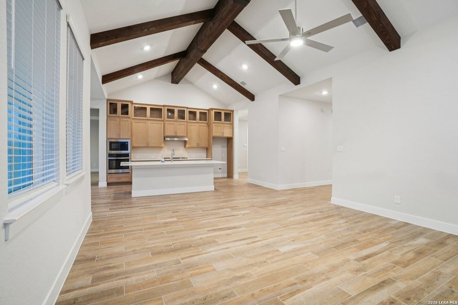 Spacious, unfurnished interior of a new home in Meyer Ranch, New Braunfels (Image 11).