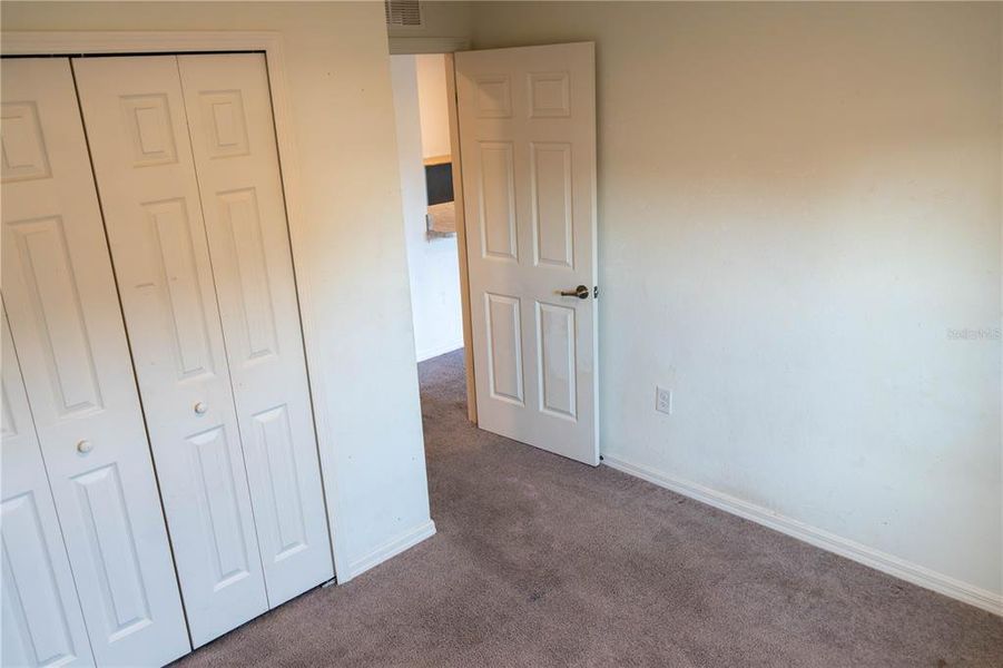 Spacious, unfurnished interior of a new home in , Port Charlotte (Image 14).