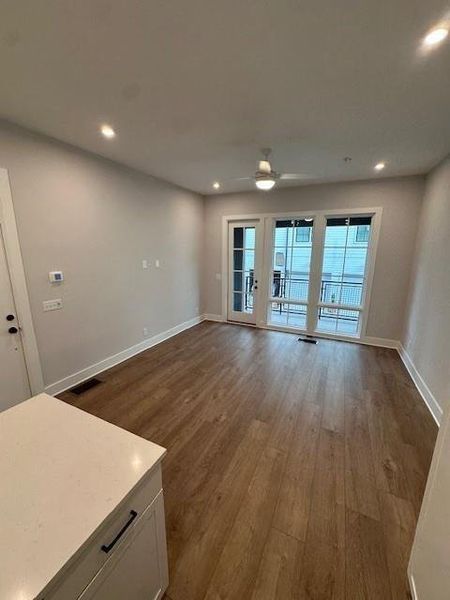 Spacious, unfurnished interior of a new home in , Atlanta (Image 6).
