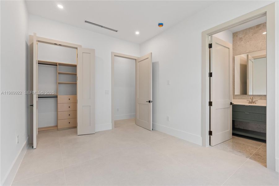 Spacious, unfurnished interior of a new home in , South Miami (Image 33).