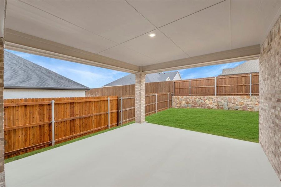 Exterior details and patio area of a home in Elevon, Lavon (Image 22).