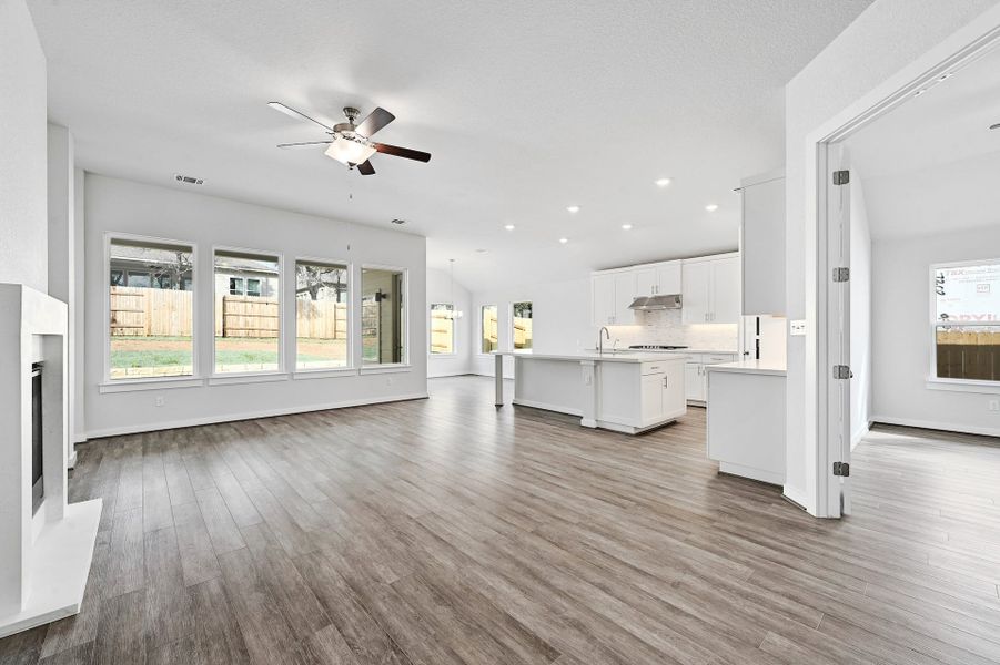 Spacious, unfurnished interior of a new home in Anthem, Kyle (Image 14).