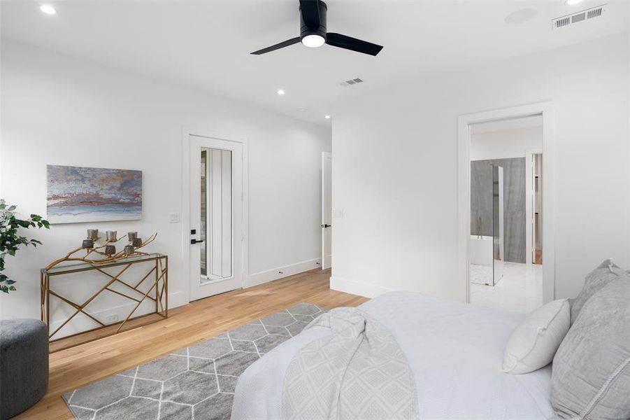 Furnished interior view inside a new home in , Dallas (Image 30).