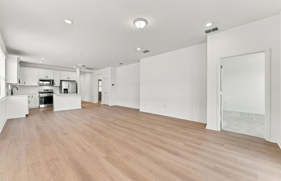 Spacious, unfurnished interior of a new home in Explore North River Ranch, Parrish (Image 14).