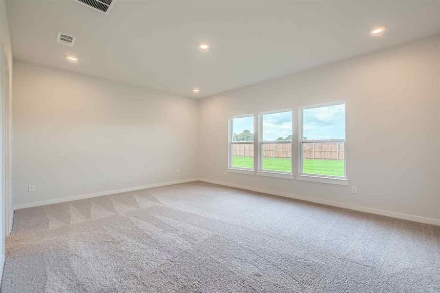 Spacious, unfurnished interior of a new home in The Estates Collection at Overland Grove, Forney (Image 10).