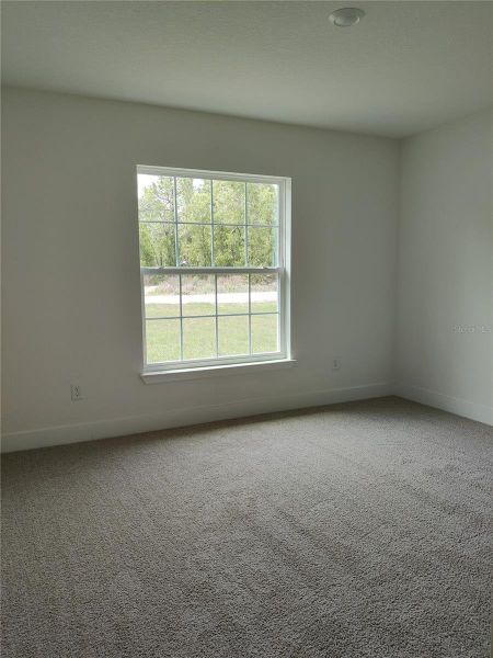 Spacious, unfurnished interior of a new home in Royal Highlands, Weeki Wachee (Image 12).