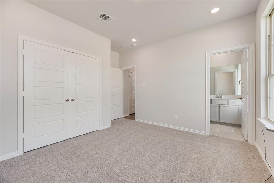 Spacious, unfurnished interior of a new home in Valencia On The Lake, Little Elm (Image 14).