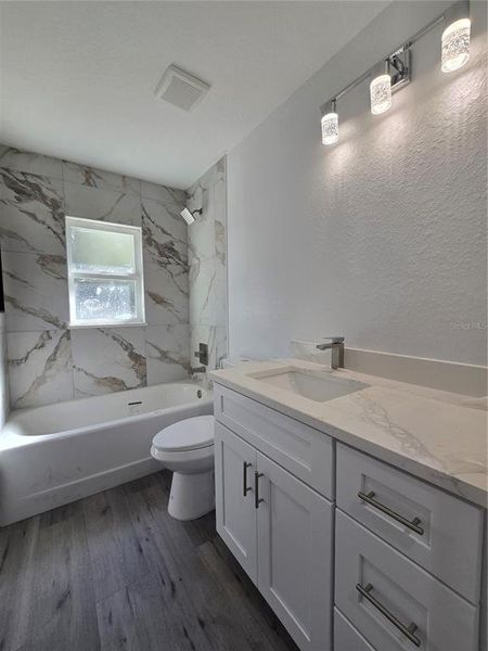 Furnished interior view inside a new home in , Ocklawaha (Image 4).