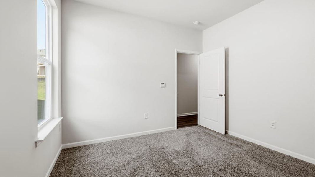 Spacious, unfurnished interior of a new home in Blue Ridge Trail, Fountain Inn (Image 24).