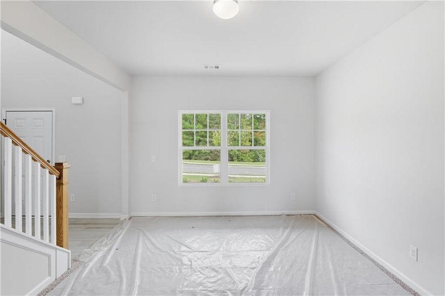 Spacious, unfurnished interior of a new home in Creekside Landing, Dallas (Image 34).