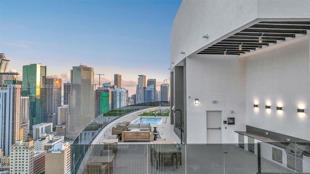 Condo located in Miami, FL showcasing its design and architecture (Image 3).