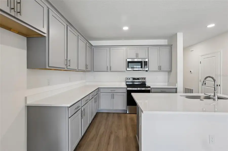 Furnished interior view inside a new home in Twin Oaks, Zephyrhills (Image 8).