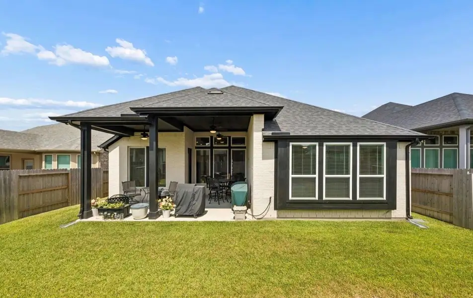 Exterior details and patio area of a home in Mavera, Conroe (Image 3).