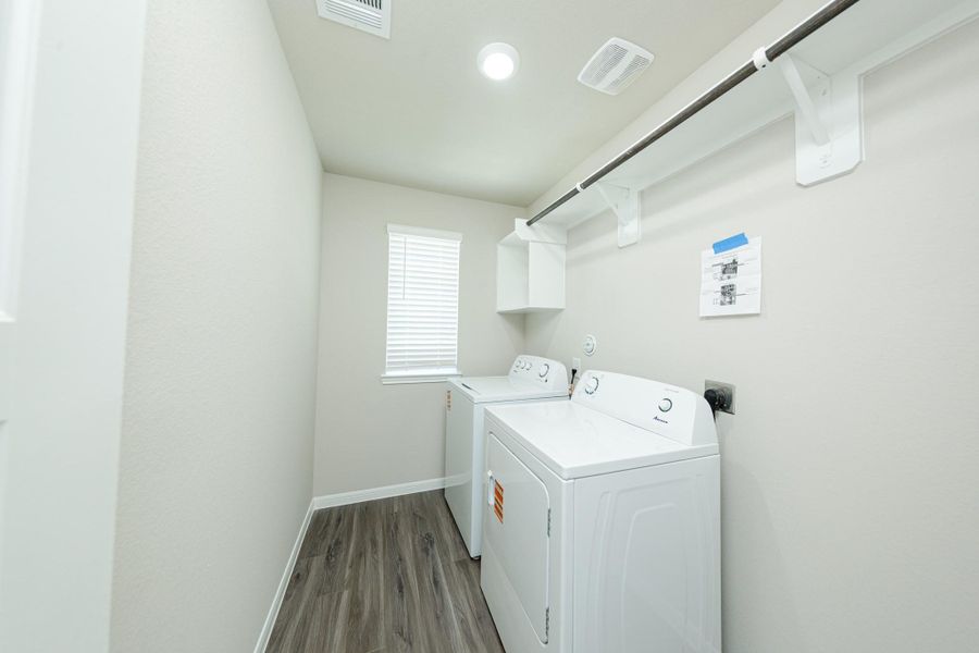 Furnished interior view inside a new home in Mackenzie Creek, Conroe (Image 9).
