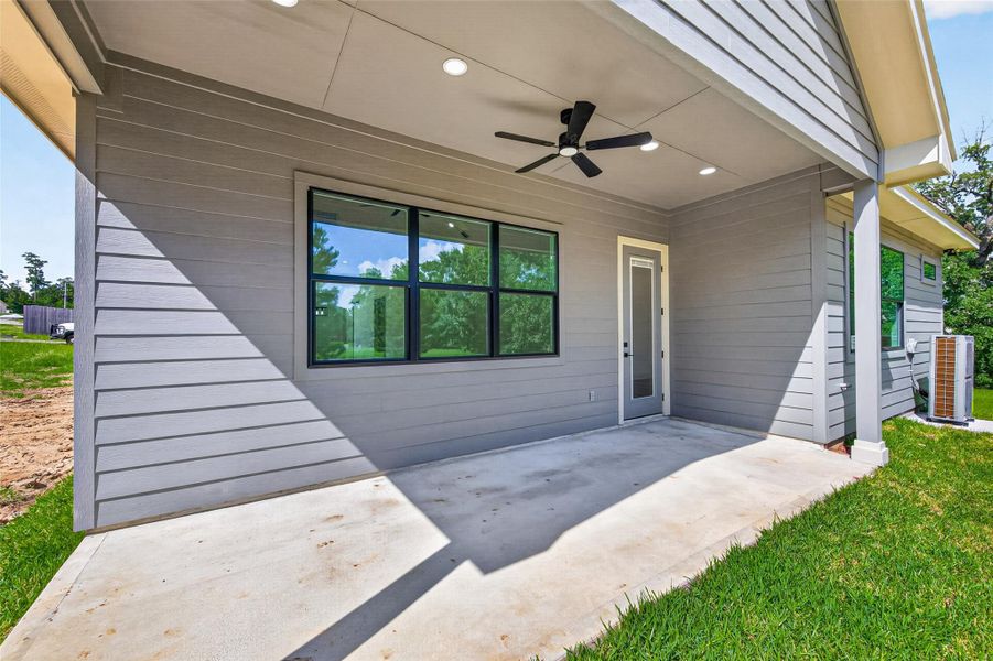 Exterior details and patio area of a home in , Huntsville (Image 21).