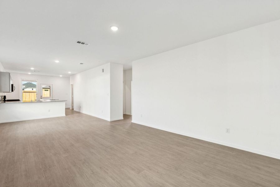 Spacious, unfurnished interior of a new home in Montgomery Bend, Montgomery (Image 24).