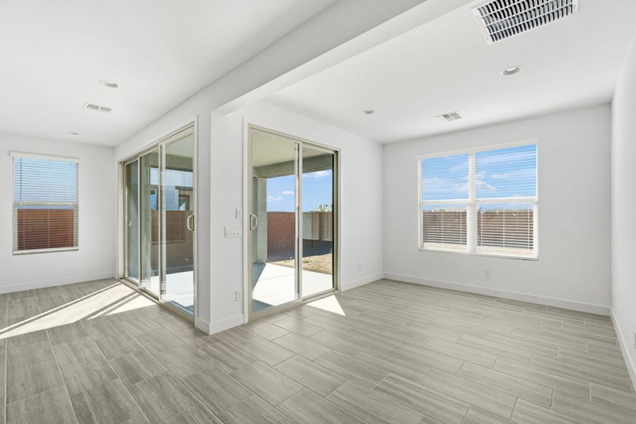 Spacious, unfurnished interior of a new home in Artisan at Asante, Surprise (Image 23).
