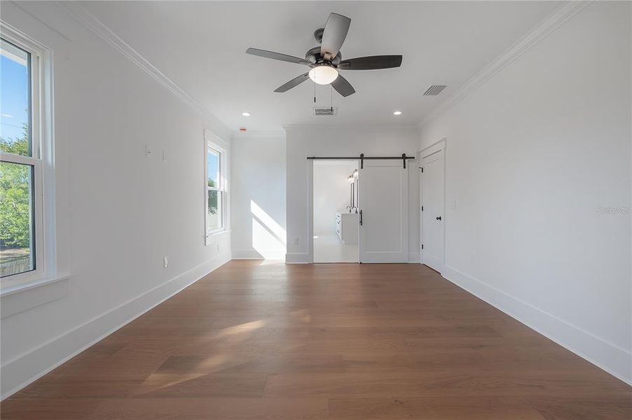 Spacious, unfurnished interior of a new home in , Tampa (Image 49).