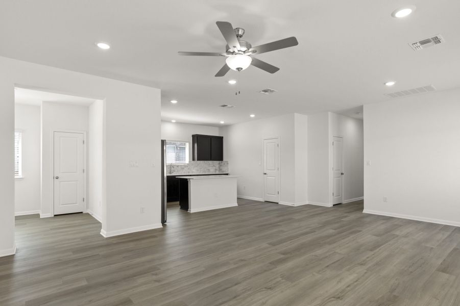 Spacious, unfurnished interior of a new home in Crosswinds, San Marcos (Image 22).