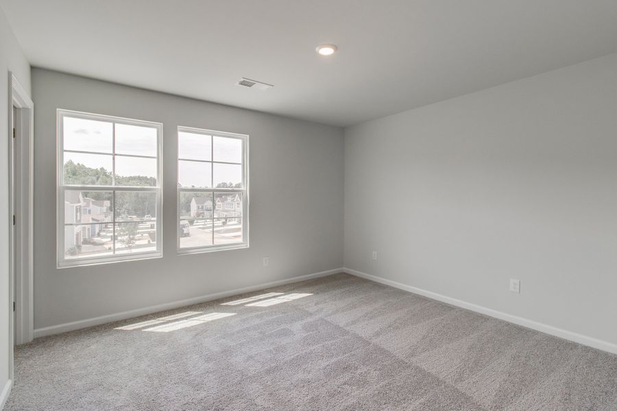 Spacious, unfurnished interior of a new home in Bluefield, Lexington (Image 43).