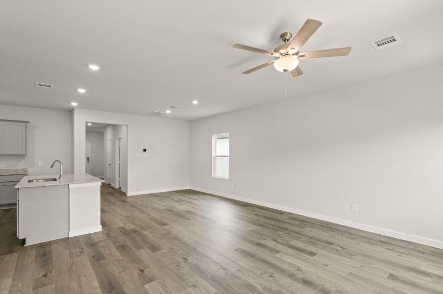 Spacious, unfurnished interior of a new home in Crockett Meadows, Conroe (Image 25). Spacious, unfurnished interior of a new home in Crockett Meadows, Conroe (Image 25).