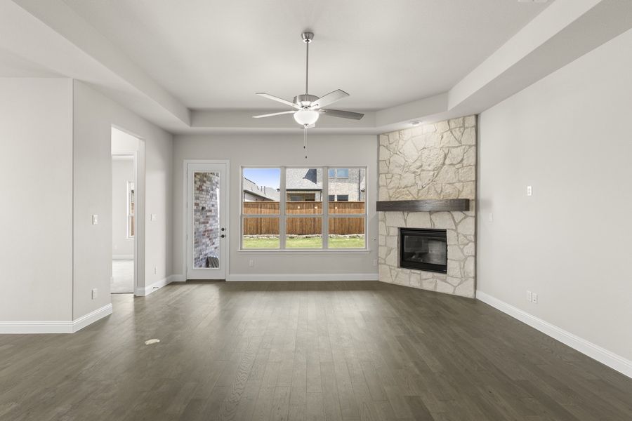 Spacious, unfurnished interior of a new home in River Ranch, Van Alstyne (Image 20).