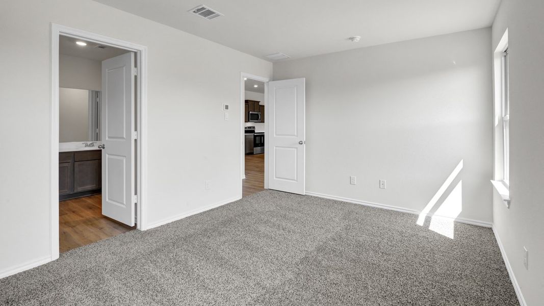 Spacious, unfurnished interior of a new home in Stonewyck Farms, Ennis (Image 21).