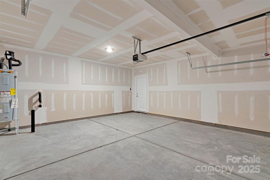 Spacious, unfurnished interior of a new home in , Lincolnton (Image 16).