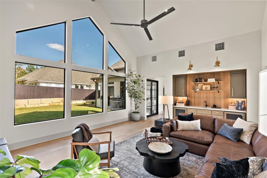 Flex room with wet bar