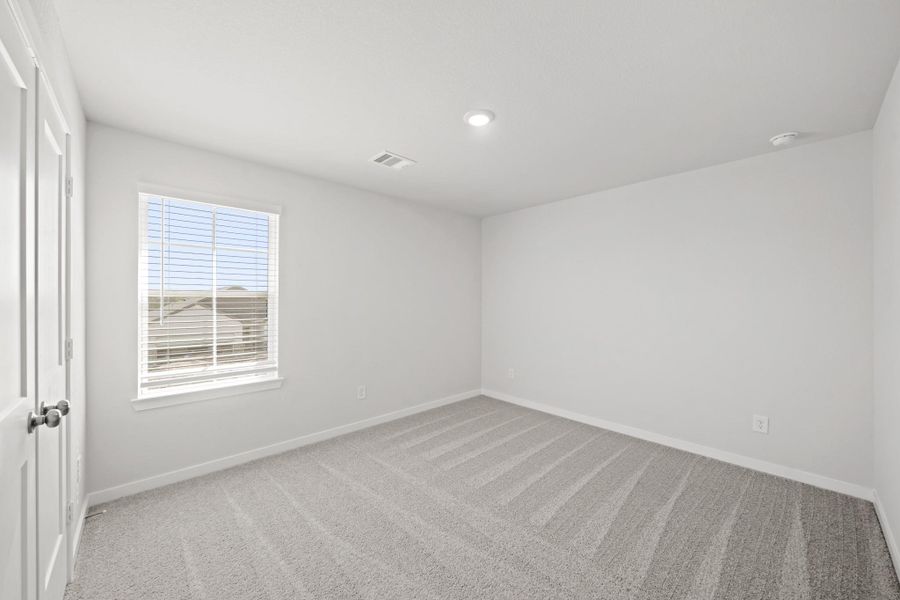 Spacious, unfurnished interior of a new home in Paloma at Sanford Farms, Waller (Image 19).