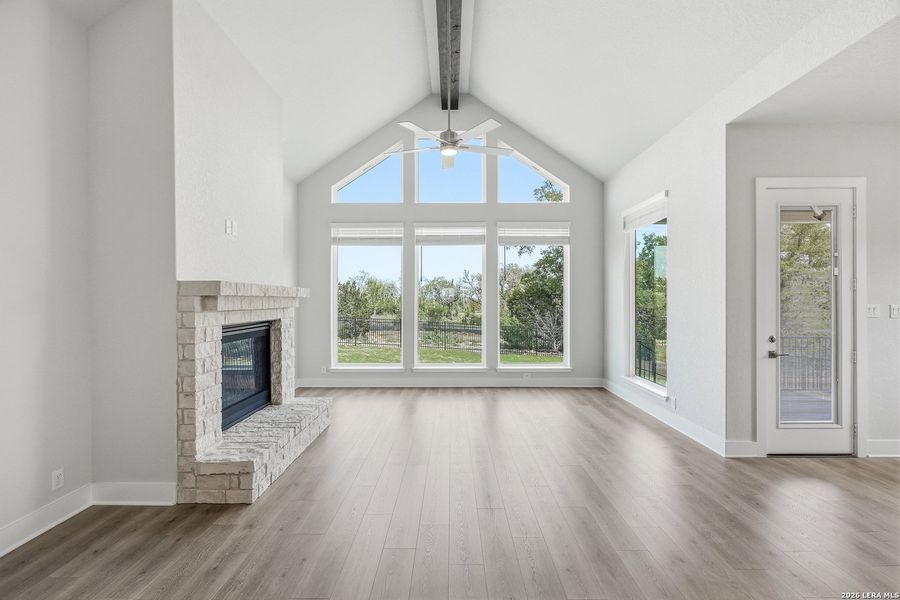 Spacious, unfurnished interior of a new home in Esperanza 50's, Boerne (Image 31).