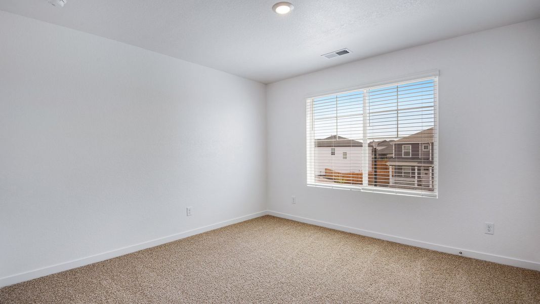 Spacious, unfurnished interior of a new home in Vista Meadows, Fort Lupton (Image 34).
