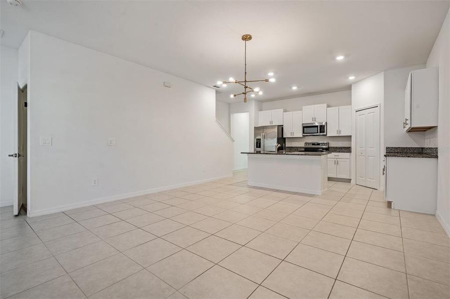 Spacious, unfurnished interior of a new home in , Tampa (Image 36).