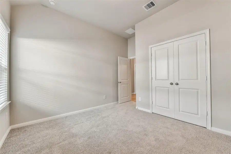 Spacious, unfurnished interior of a new home in King Oaks Village, Baytown (Image 25).