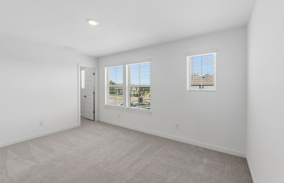Spacious, unfurnished interior of a new home in Wolf Ranch, Georgetown (Image 17).