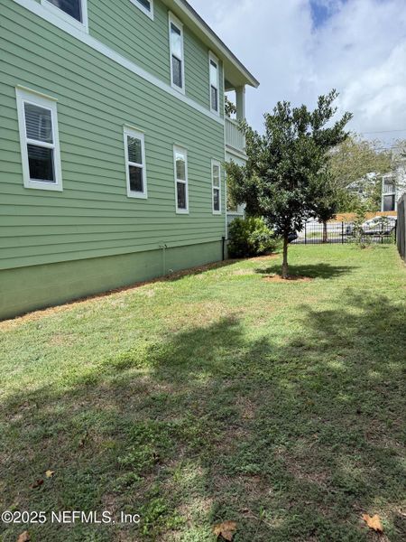 Exterior details and patio area of a home in , Jacksonville (Image 22).