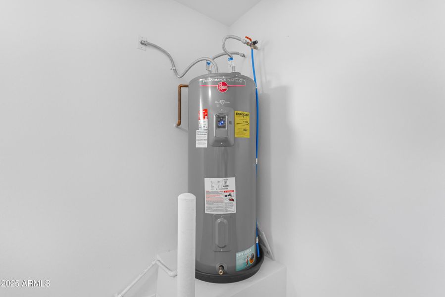 Extra capacity Water Heater/Garage Extra capacity Water Heater/Garage