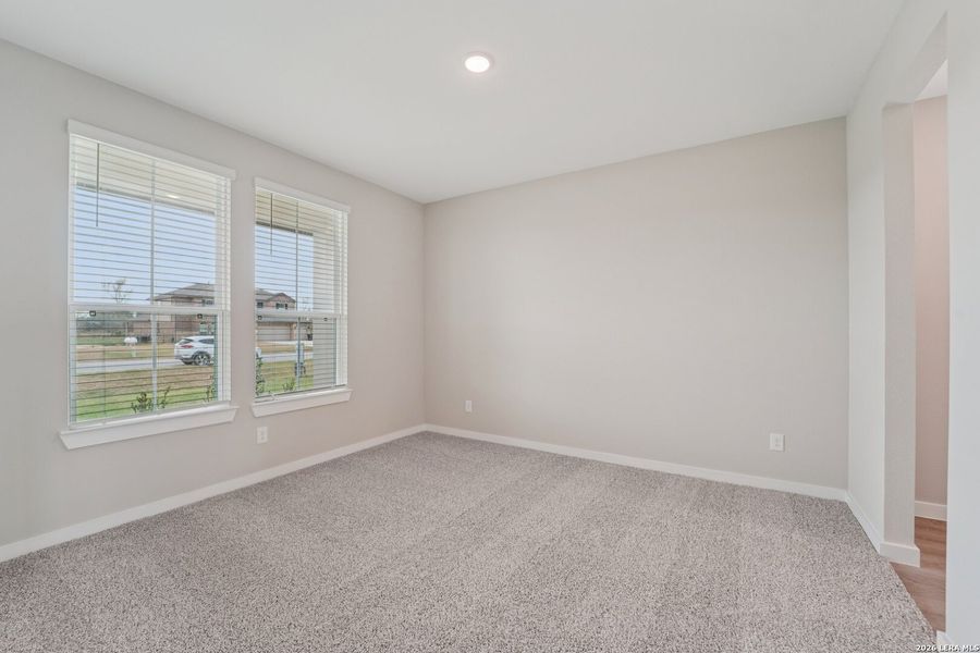 Spacious, unfurnished interior of a new home in Alamo Estates, San Antonio (Image 32).