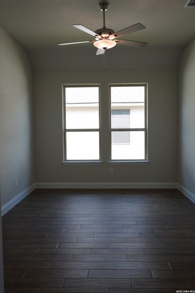 Spacious, unfurnished interior of a new home in Buffalo Crossing, Cibolo (Image 9).