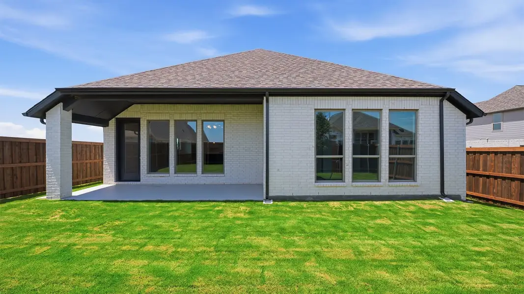 Exterior details and patio area of a home in Meraki, Forney (Image 4).