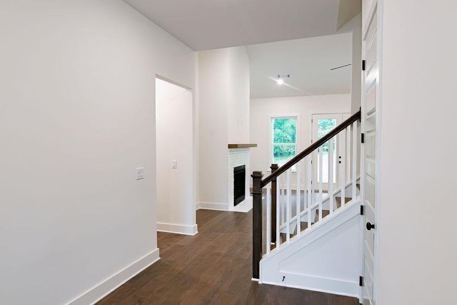 Spacious, unfurnished interior of a new home in , Gainesville (Image 24).