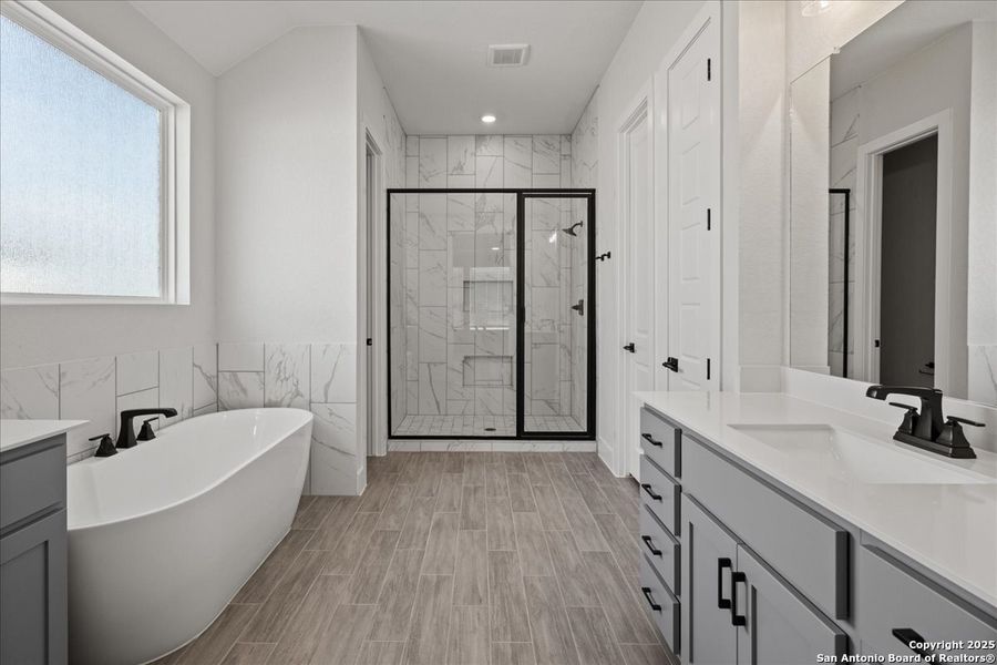 Furnished interior view inside a new home in Meyer Ranch, New Braunfels (Image 5). Furnished interior view inside a new home in Meyer Ranch, New Braunfels (Image 5).